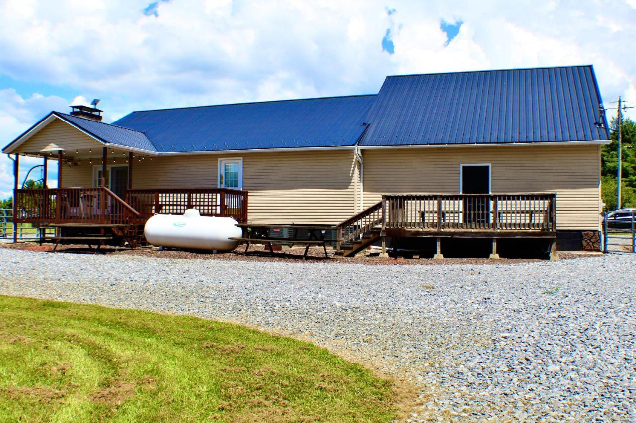 Browning Lambert Resort - Hatfield Mccoy And Local Off-Road Trails Rock Exterior photo